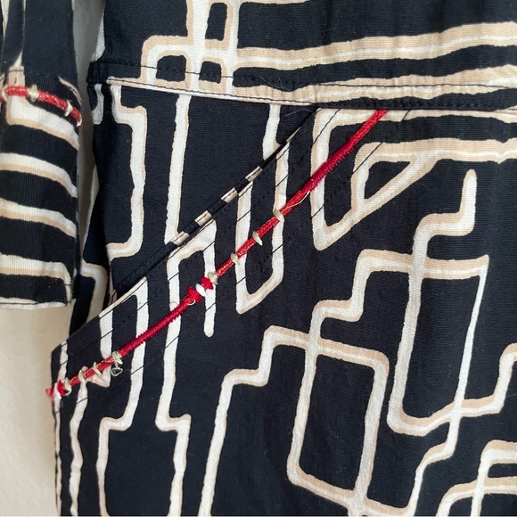 A La Carte woman’s Black and tan Geometric Button-Up shacket size L - Picture 3 of 7